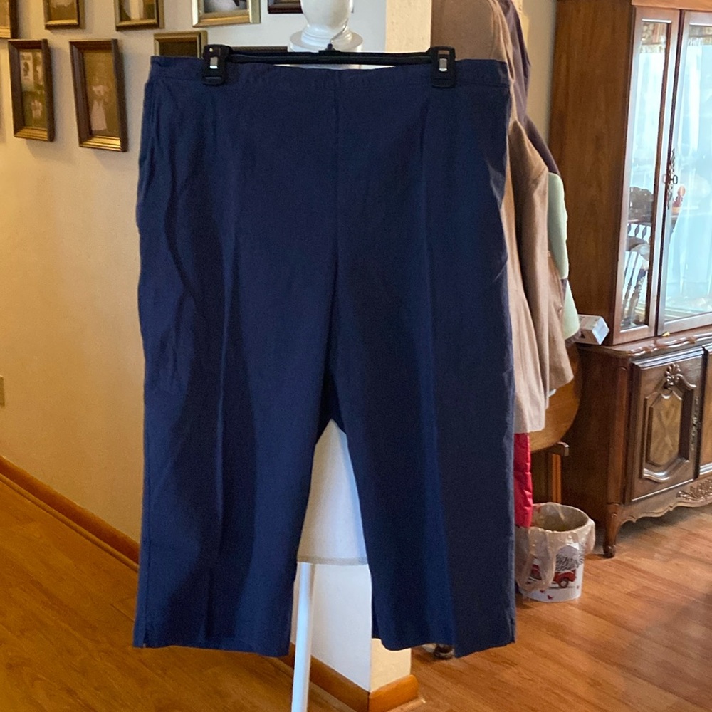 Women’s navy capris. Size 16